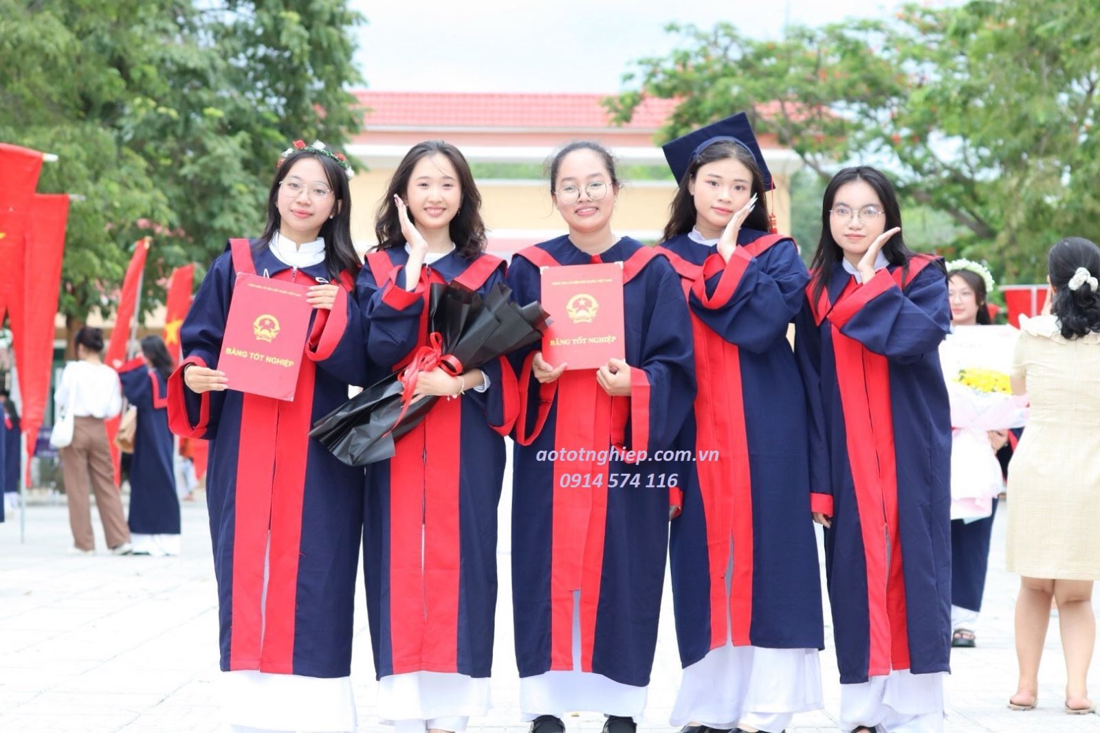 áo cử nhân cho thuê
